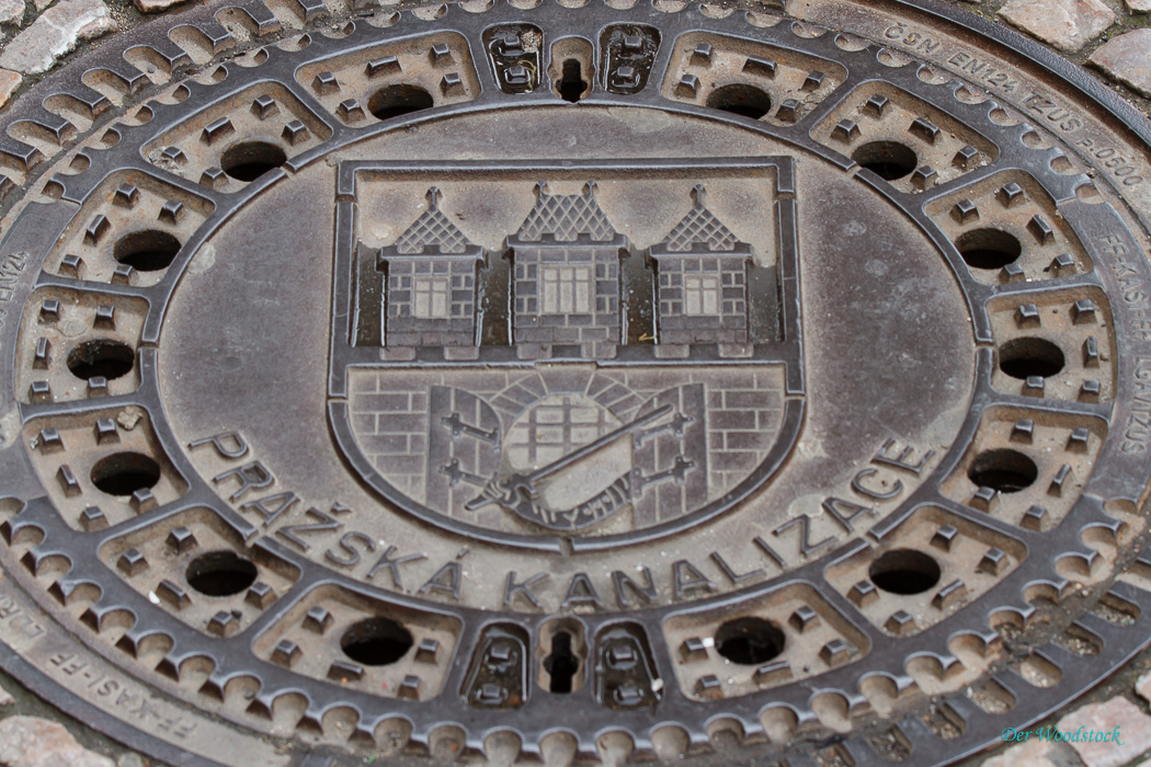 Zur Einstimmung ein Kanaldeckel. Wie die Architektur im Allgemeinen, haben auch diese Stil!