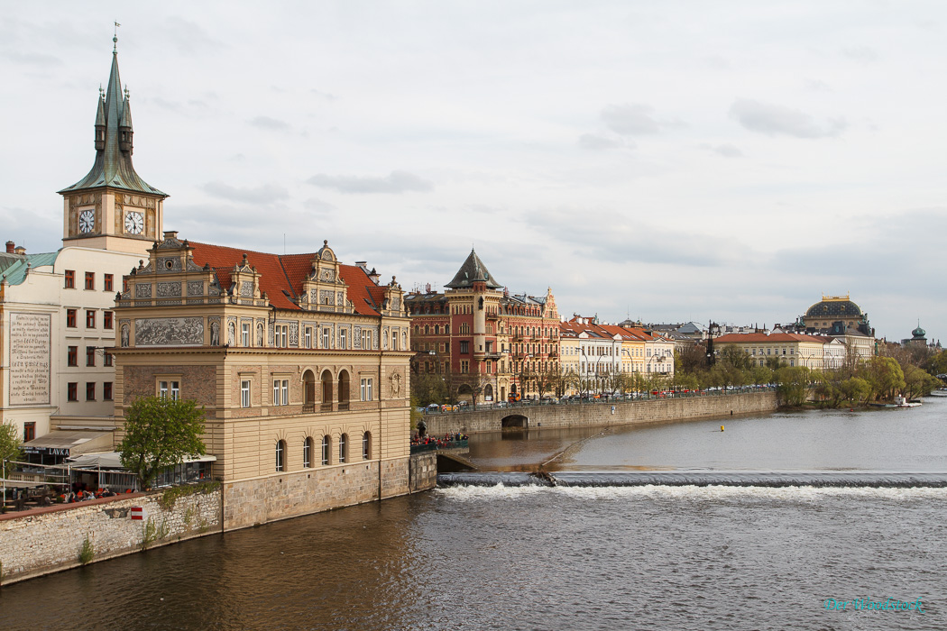 Smetana-Kai von der Karlsbrücke aus gesehen